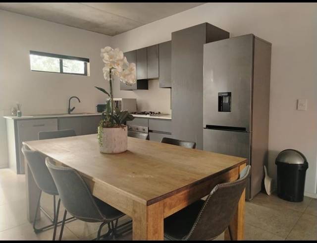 1 BEDROOM PROPERTY TO RENT IN HYDE PARK